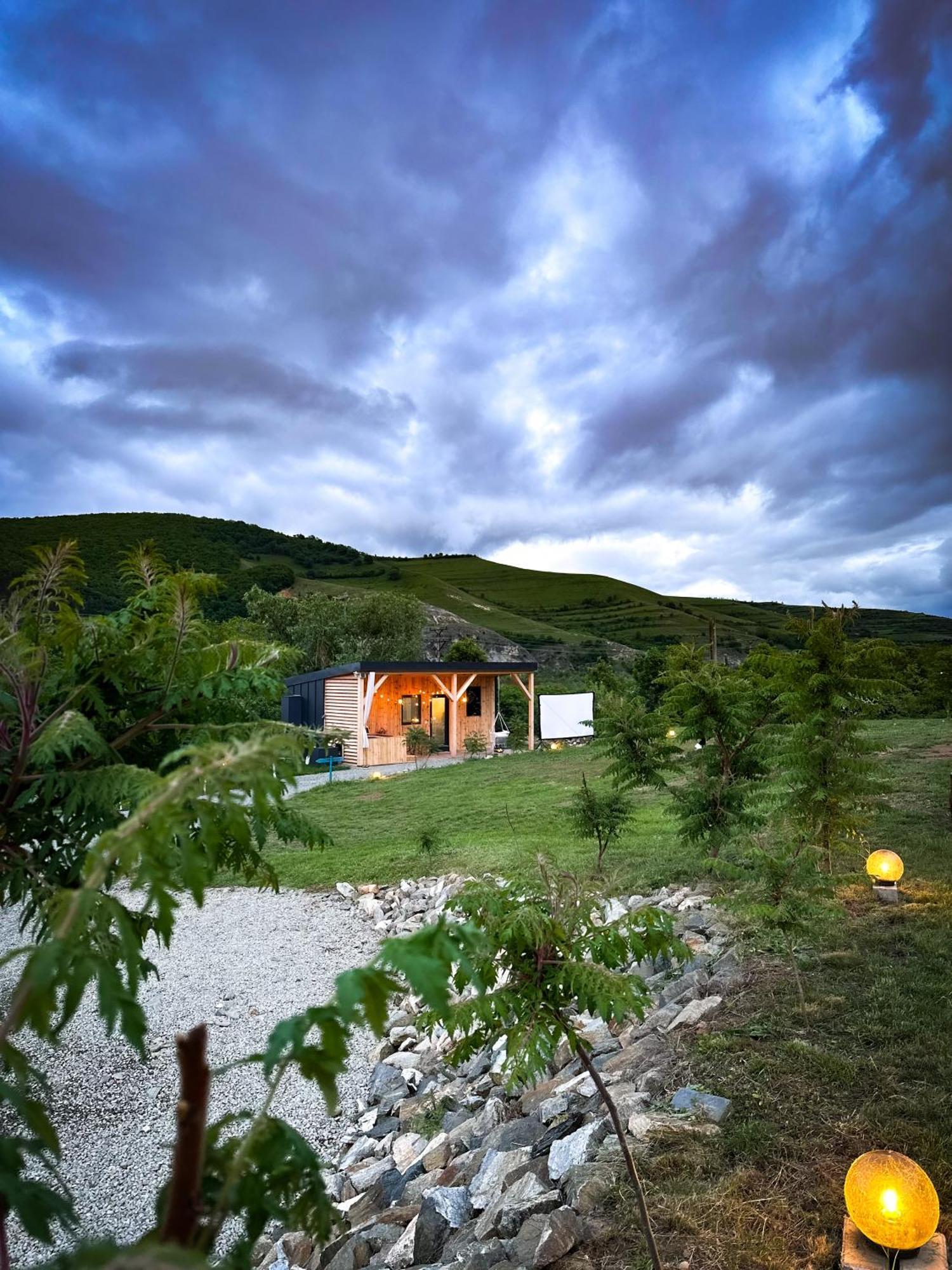 Kubiq Transalpina Villa Petresti Exterior foto