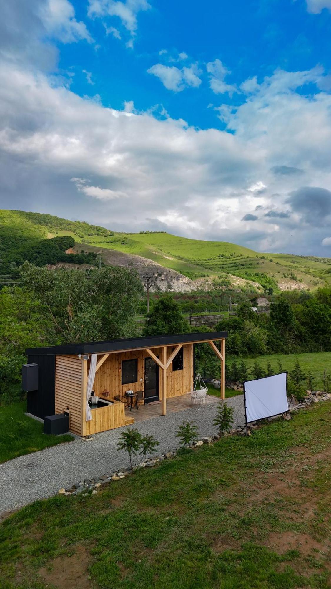 Kubiq Transalpina Villa Petresti Exterior foto
